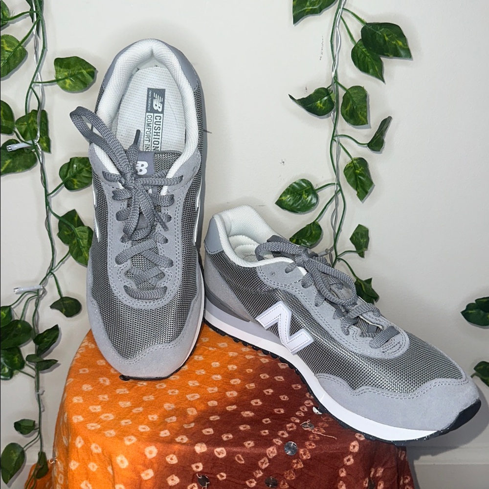 New Balance Women’s 515 V3 Sneaker Grey/White - Picture 7 of 10